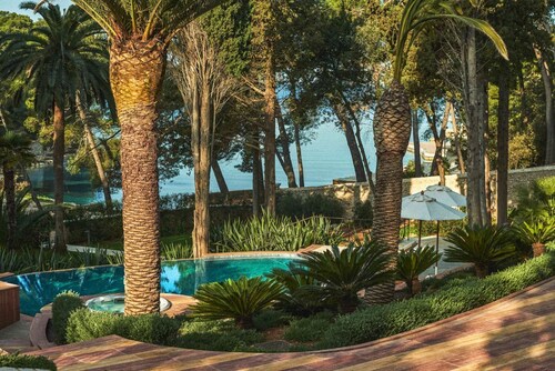 Captain's Villa Rouge