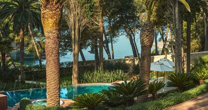 Captain's Villa Rouge