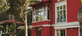 Captain's Villa Rouge