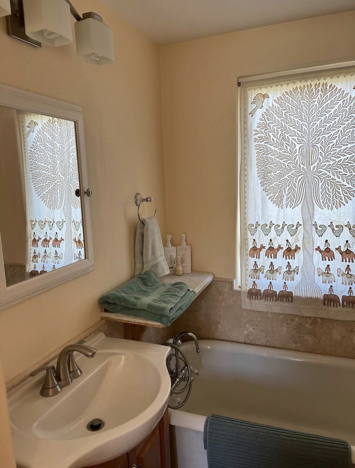 Towels, soap, shampoo, toilet paper