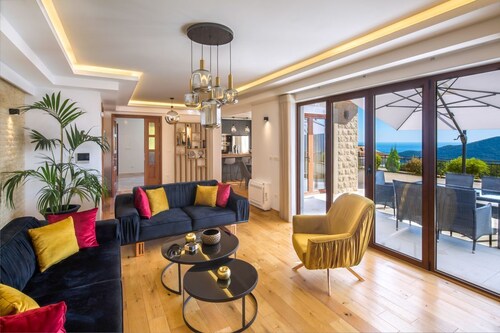 Villa Cetia - Four Bedroom Villa, Sleeps 8