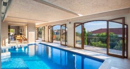 Villa Cetia - Four Bedroom Villa, Sleeps 8