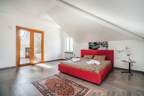 7 عدّة غرف نوم ومكتب ومكواة/لوح كي وواي فاي