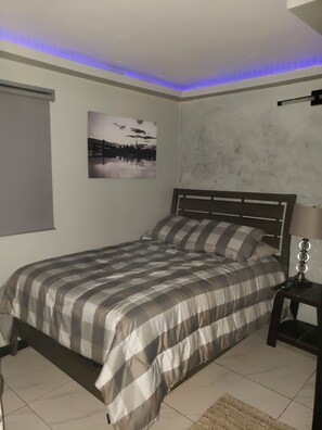 2 bedrooms, desk, iron/ironing board, WiFi - Private Gorgeous Cozy Modern home/5 min Drive from beach, righ across from park (Tijuana)