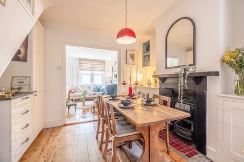 Royal Windsor Castle Cottage | With Courtyard