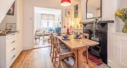 Royal Windsor Castle Cottage | With Courtyard