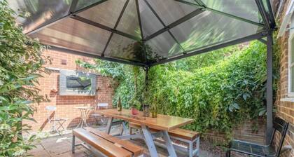 Royal Windsor Castle Cottage | With Courtyard