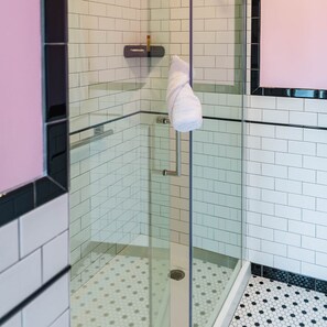 Douche, serviettes fournies