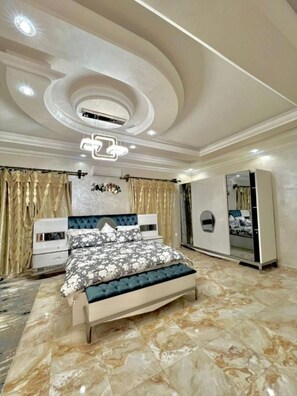 6 bedrooms, WiFi, bed sheets, wheelchair access - wonderful and distinctive villa that you will love  (Nouakchott)