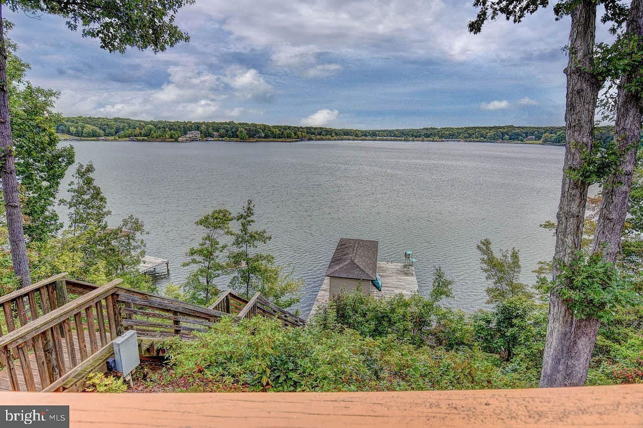 Lakefront home w/ stunning views, amenities, deep water dock, firepit