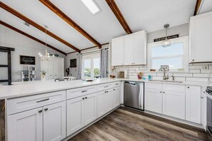 Frigorífic, microones, forn i placa de cuina 