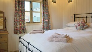 1 bedroom, WiFi (free), bed sheets