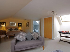 3 bedrooms, free WiFi, bed sheets