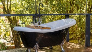 Property grounds - Braeside Cross in Blackheath (Blackheath)