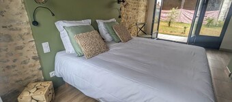 Chambre sur Jardin Avec Jacuzzi Privatif L'été et Terrasse