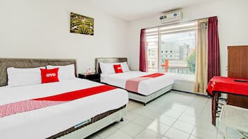 Family Studio | Laptop workspace, free WiFi, bed sheets