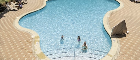Indoor pool, 2 outdoor pools