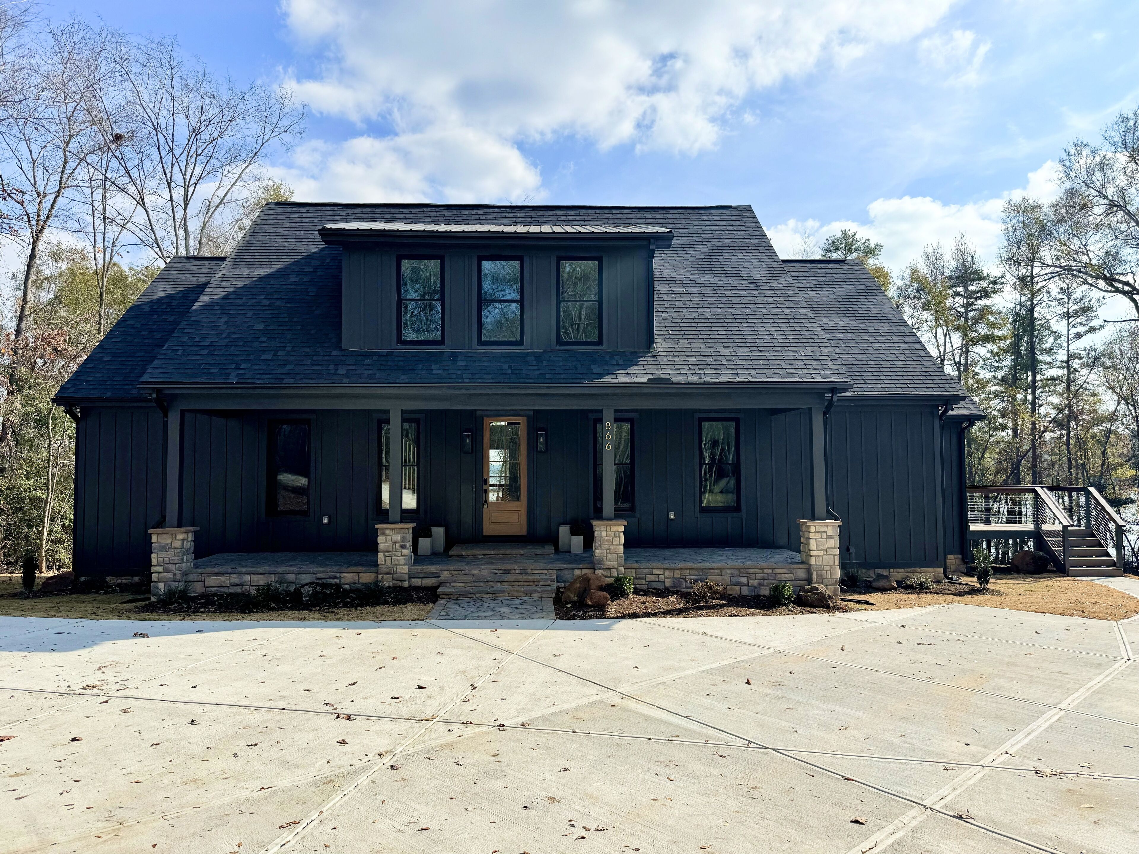 Casa Negra Clemson - 5 Bedroom Lake Front Home -  9 miles from Clemson 
