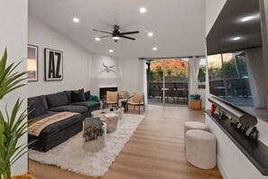 Smart-TV, peis, videospill og fotballspill