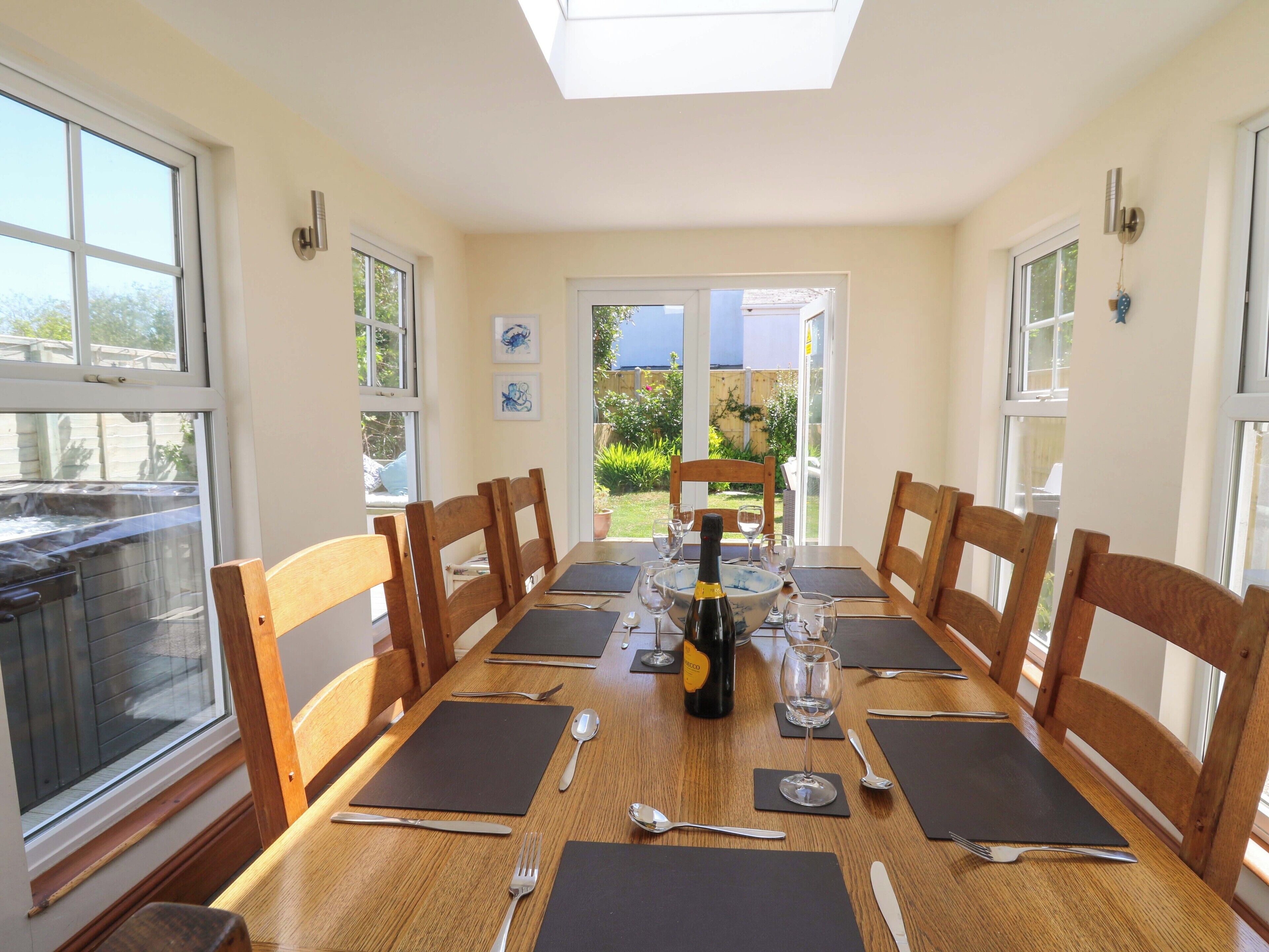 Cottage | Dining