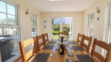 Cottage | Dining