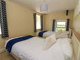 Cottage | 4 bedrooms, individually decorated, individually furnished, free WiFi