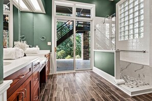 Spa - Exclusive Grand Lakefront Escape on Island 180 Lake Front Views (Statesville)