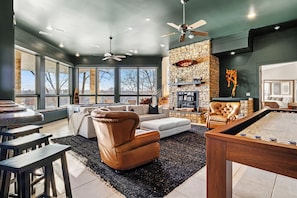 TV connectée, cheminée