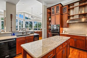 Fridge, microwave, oven, stovetop - Exclusive Grand Lakefront Escape on Island 180 Lake Front Views (Statesville)