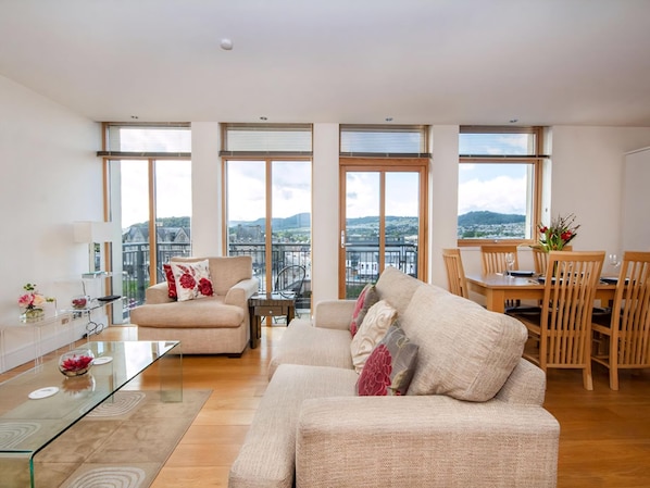 Living area - 301 Riverside Apartment (Inverness)