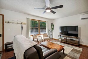 Älytelevisio, DVD-soitin, kirjoja