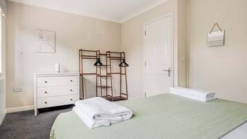 4 bedrooms, iron/ironing board, free WiFi, bed sheets
