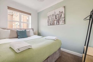 4 bedrooms, iron/ironing board, free WiFi, bed sheets