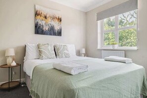 4 bedrooms, iron/ironing board, WiFi (free), bed sheets