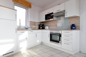 冰箱、微波炉、烤箱、炉灶