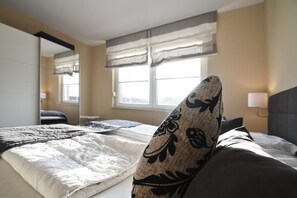 2 dormitorios, tabla de planchar con plancha, cuna de viaje