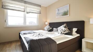 2 habitaciones, tabla de planchar con plancha y cuna de viaje