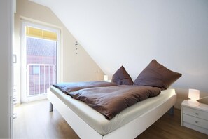 2 habitaciones, tabla de planchar con plancha y cuna de viaje 