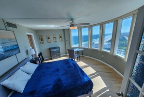 2 bedrooms, iron/ironing board, travel crib, WiFi - Seaside Oasis on the World's Most Famous Beach! (Daytona Beach)