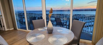 21st Floor Seaside Oasis on the World's Most Famous Beach!