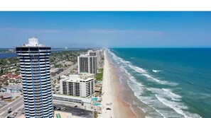 On the beach - Seaside Oasis on the World's Most Famous Beach! (Daytona Beach)