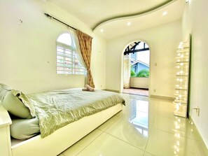 8 habitaciones, tabla de planchar con plancha, wifi y ropa de cama 