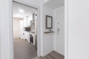 Mikrobølgeovn, ovn, oppvaskmaskin og kaffetrakter/tekoker