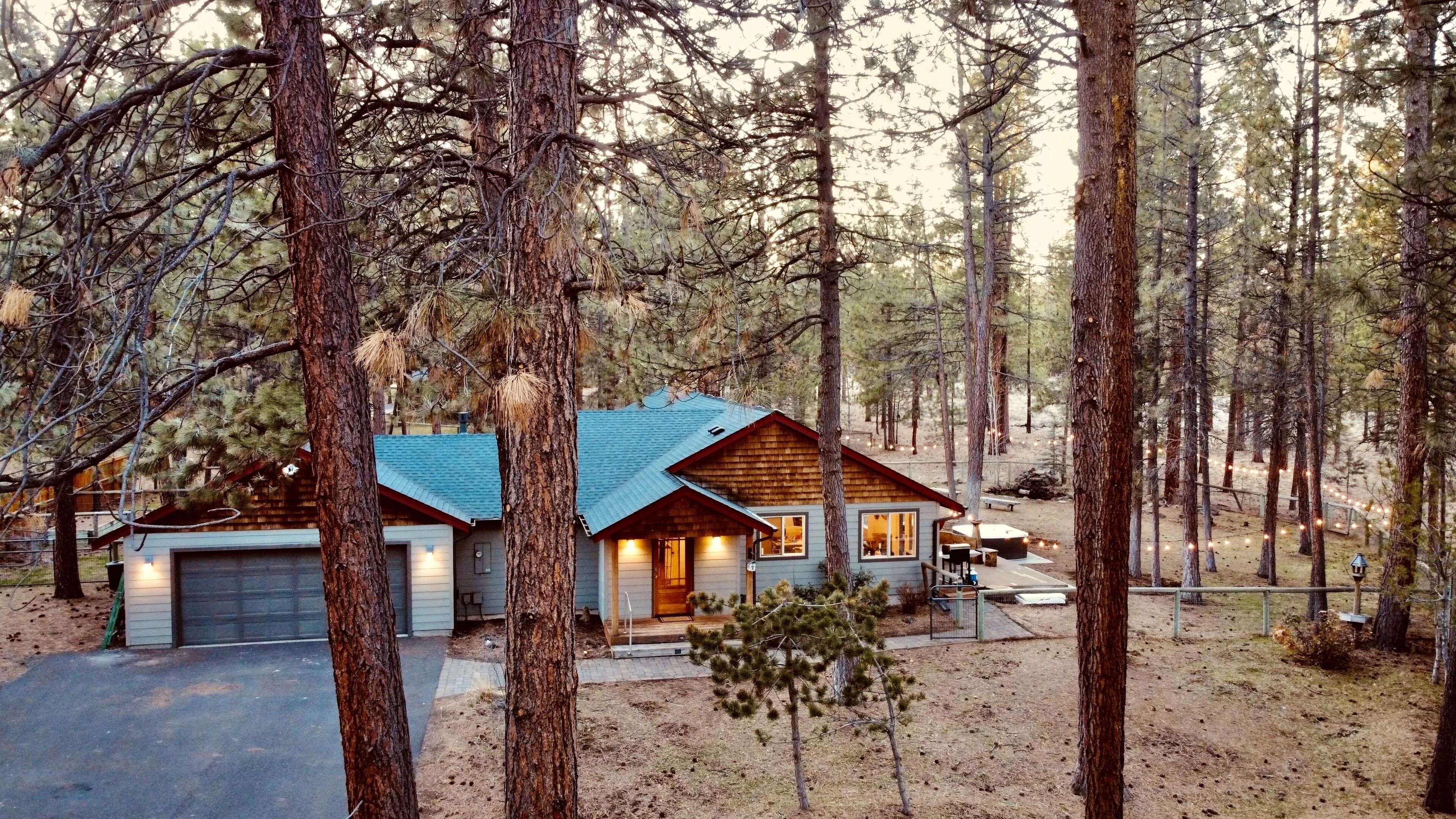 Cozy & Quiet Forest Escape with Hot Tub, Dogs OK