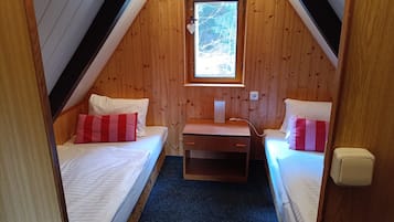 舒適小屋 | 客廳 | 32 吋平面電視連衛星電視頻道、玩具