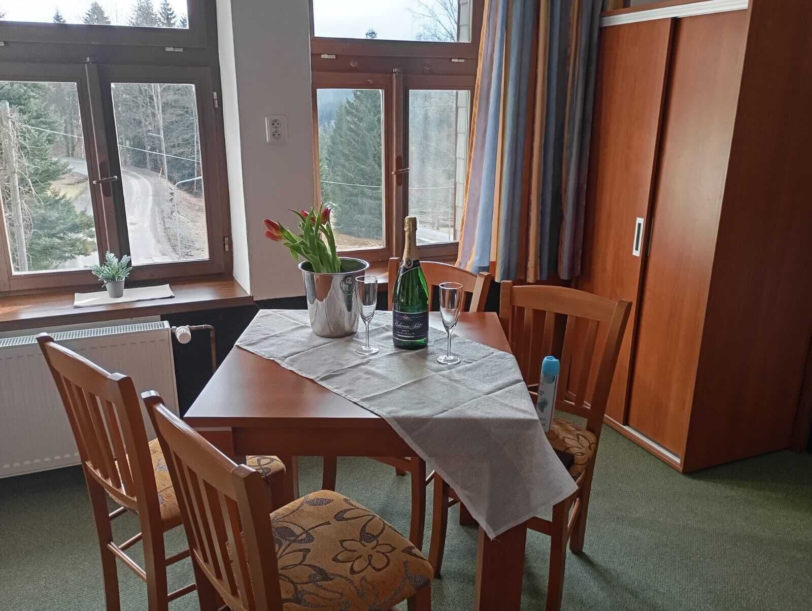 Chambre Triple Confort | Bureau, espace de travail pour ordinateur portable, Wi-Fi gratuit