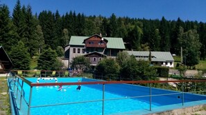 Classic Bungalow | Pool | Seasonal outdoor pool - Hotel Maredis (Korenov)