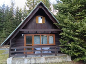 Classic Bungalow | Desk, laptop workspace, free WiFi, bed sheets - Hotel Maredis (Korenov)