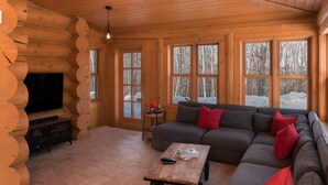 Living area - Private Hot Tub / Sauna / Indoor Pool / Nyctale (Mille-Isles)