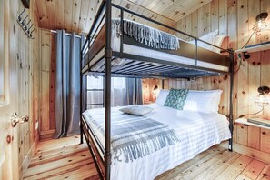 4 bedrooms, desk, iron/ironing board, travel cot